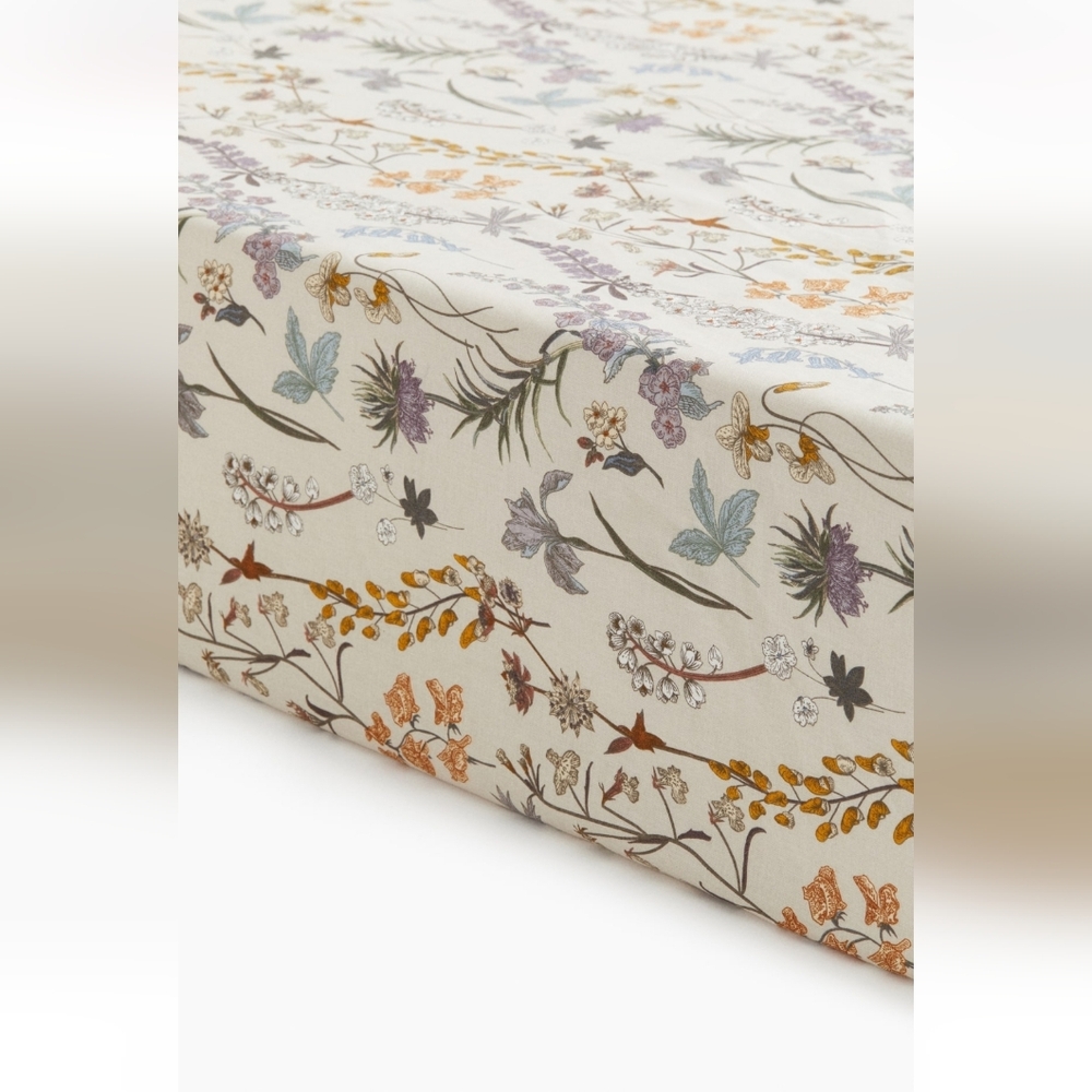 H&M Floral Patterned Twin Fitted Sheet